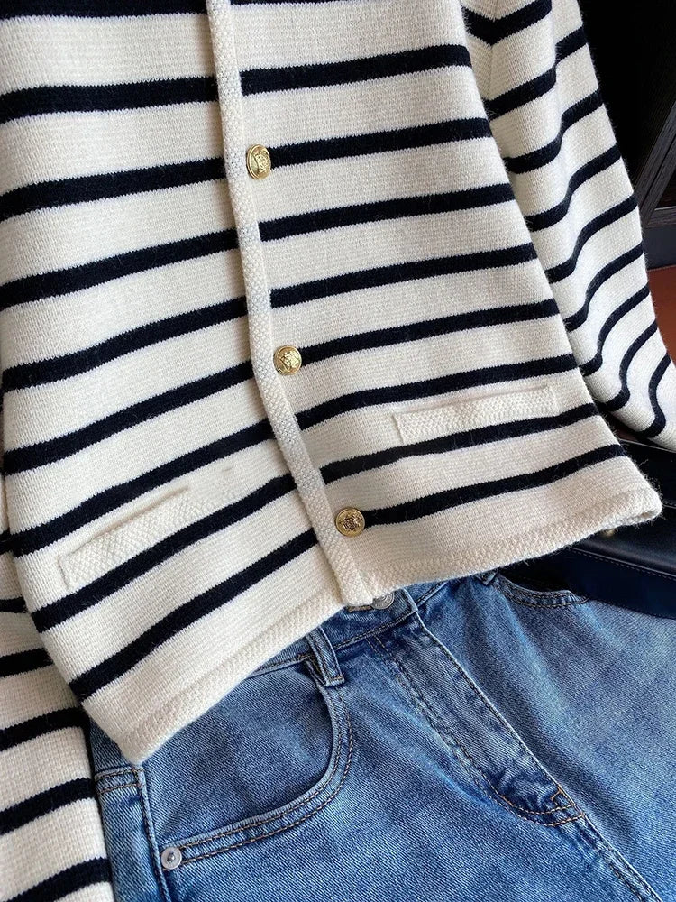 Autumn and winter Korean contrasting striped knitted cardigan