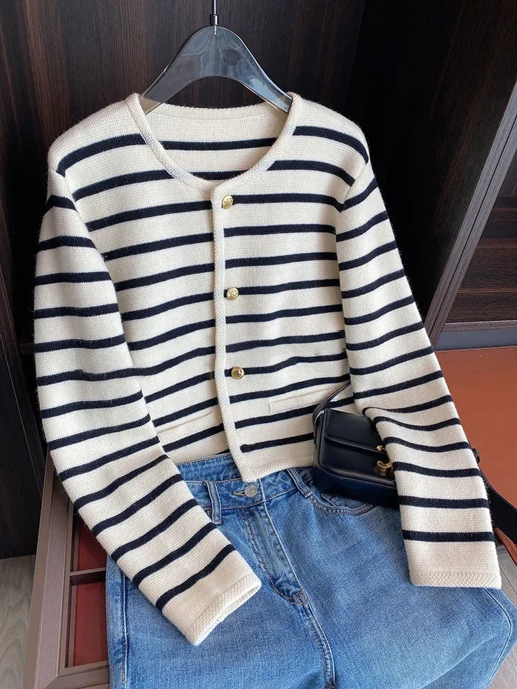 Autumn and winter Korean contrasting striped knitted cardigan